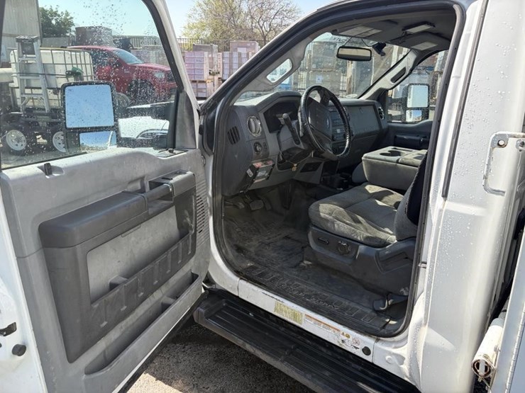 2012-ford-f550-image-11