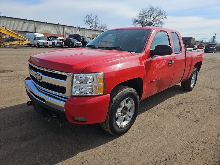 2010-chevrolet-silverado-1500-image-1