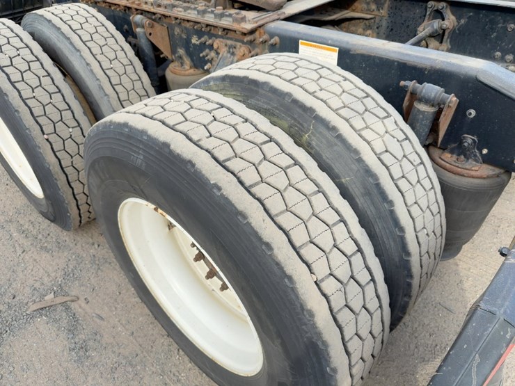 2013-mack-pinnacle-cxu613-image-19