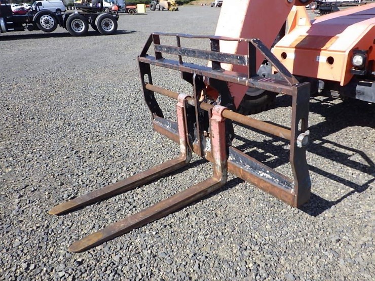 2014-jlg-6042-telescopic-reach-lift-image-9