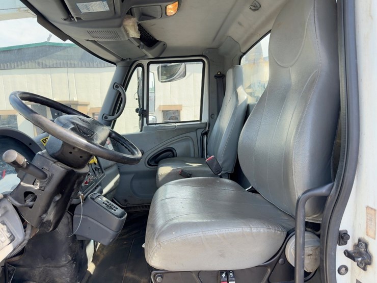 2006-international-7400-image-25