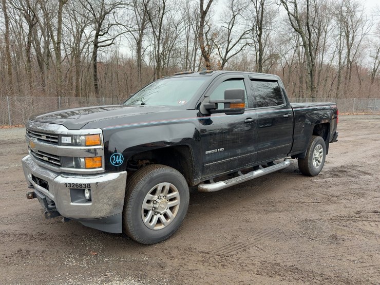 2016-chevrolet-silverado-2500hd-image-1