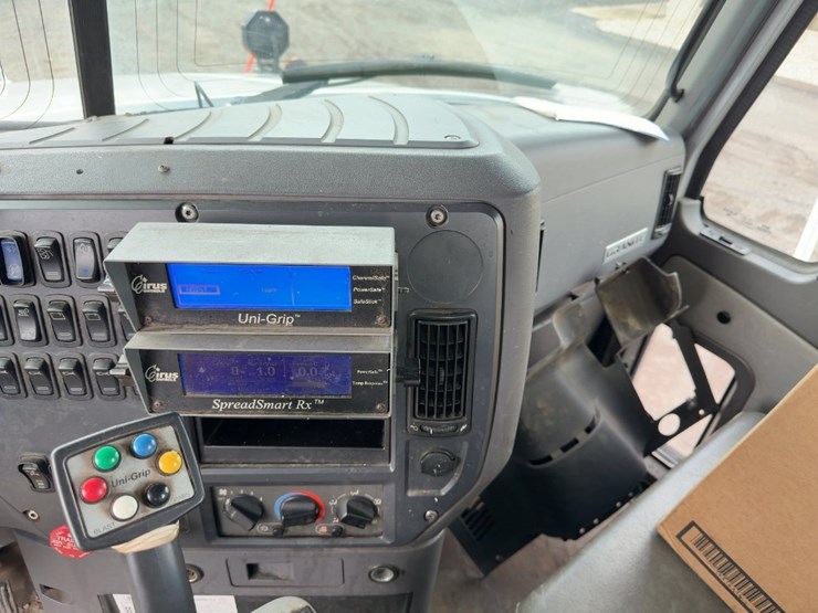 2010-mack-granite-gu713-image-35