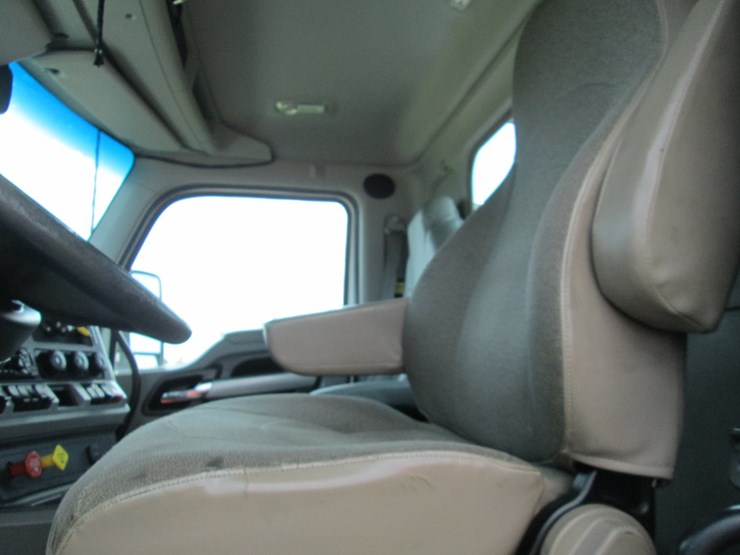 2020-kenworth-t680-image-27