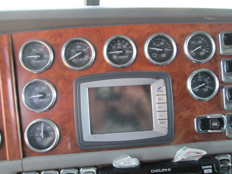 2008-peterbilt-389-image-53