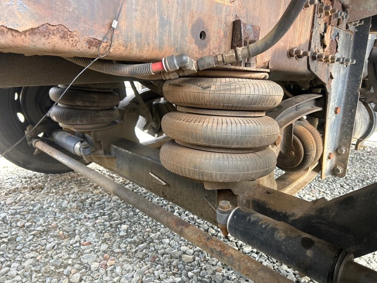 2010-massey-ferguson-8-image-29