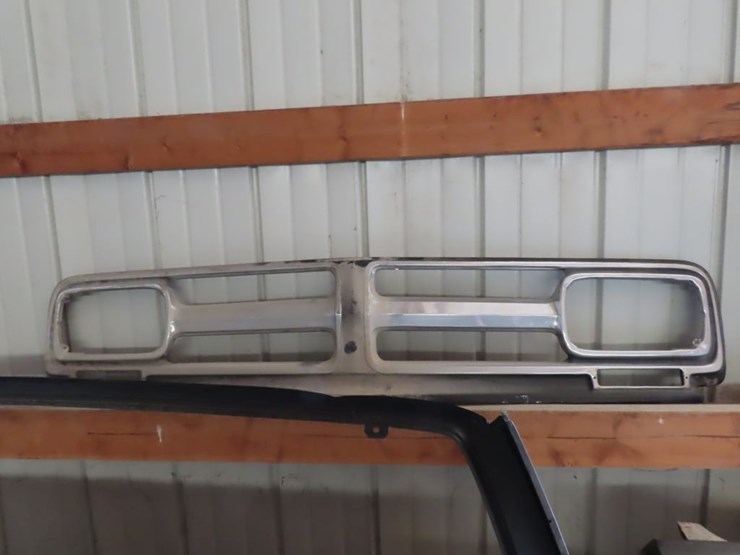used-chevrolet-pickup-grill-image-1