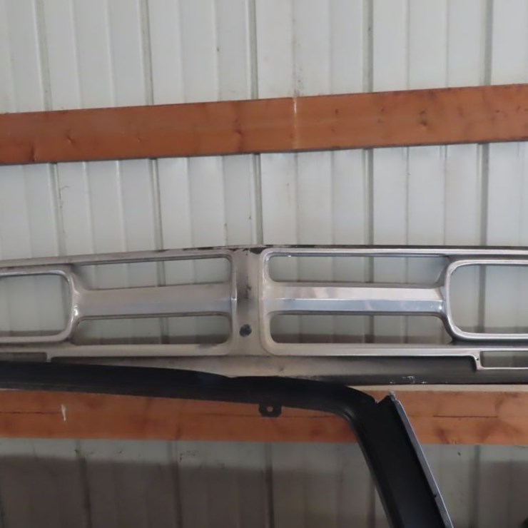 Used Chevrolet Pickup Grill