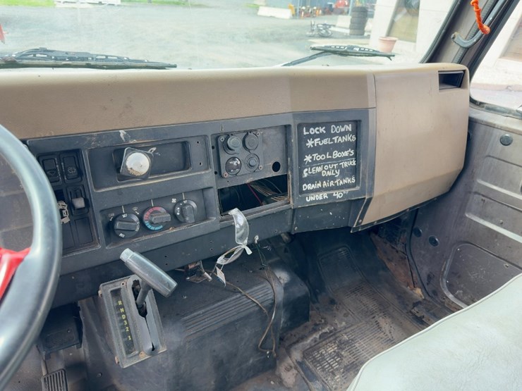 1992-international-4700-image-21