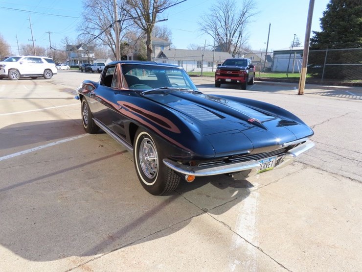 1963-chevrolet-corvette-stingray-split-window-coupe-image-3