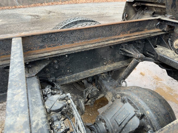 2005-kenworth-t300-image-15