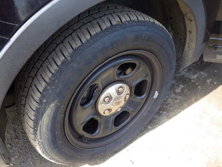 2017-ford-explorer-image-13