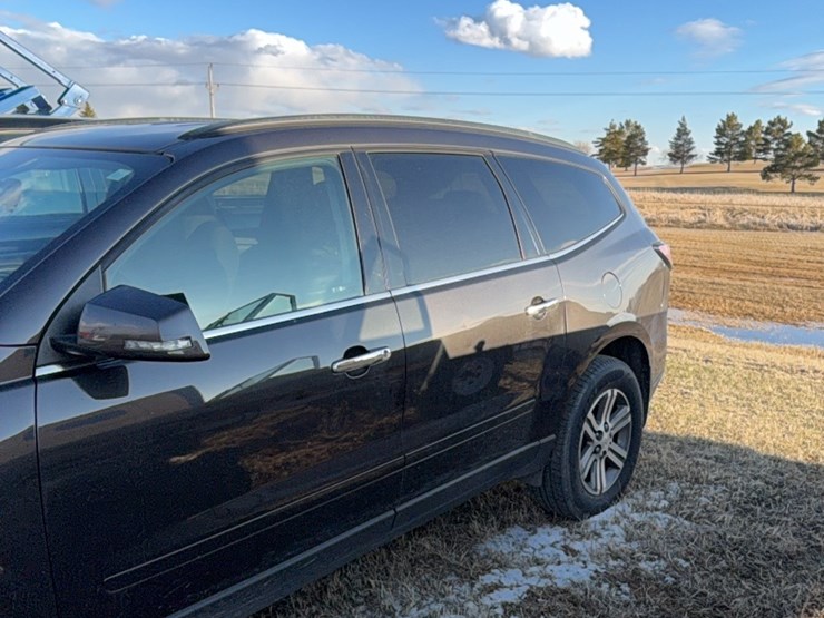 2017-chevrolet-traverse-image-30