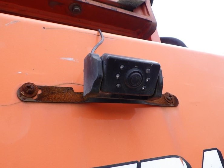 2011-jlg-10054-telescopic-reach-lift-image-9