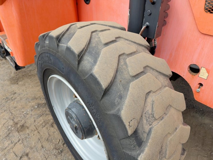 2018-sky-trak-8042-image-11