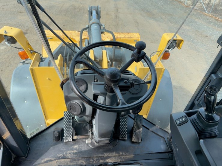 2018-deere-544k-image-27