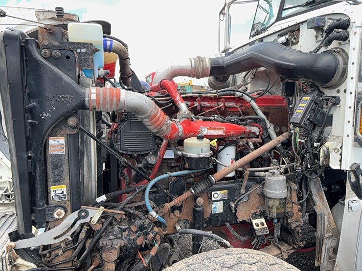 2013-peterbilt-388-image-8