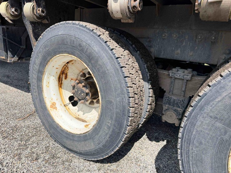 2000-peterbilt-357-image-11