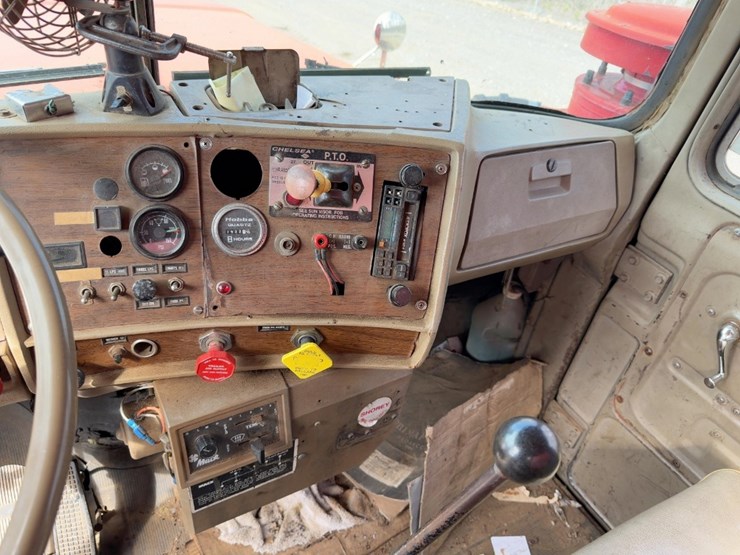 1983-mack-rd685s-image-24