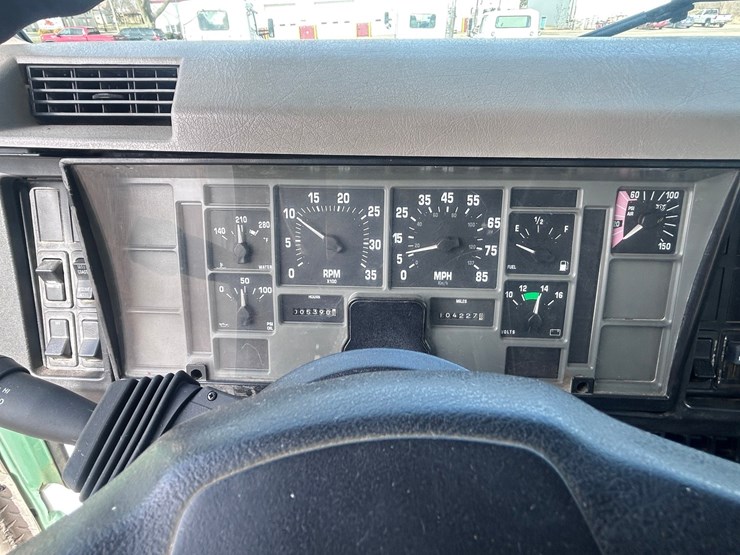 #1008-•-international-cab-and-chassis-image-58