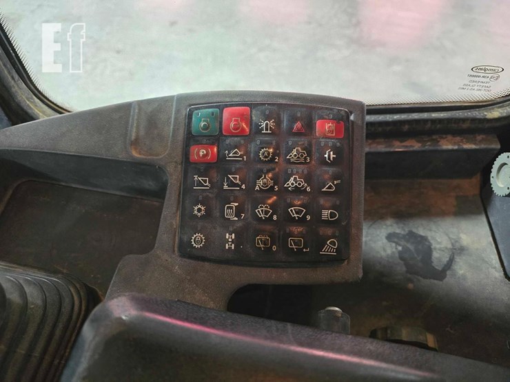 2017-deere-644k-image-19