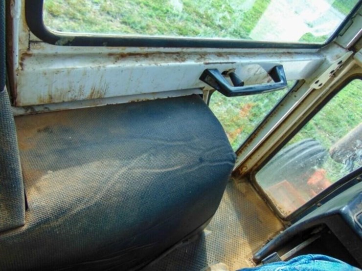 case-2090-tractor-image-22