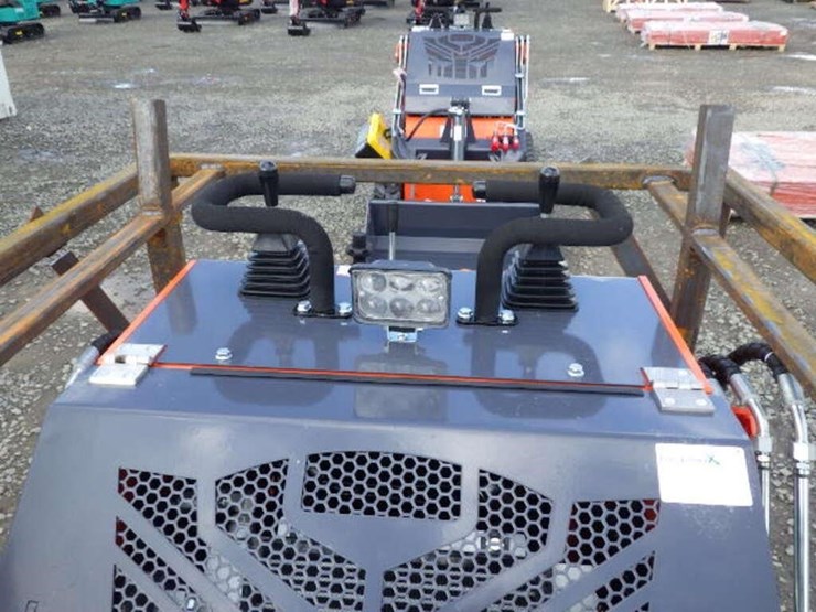 2026-tpm-t460-skid-steer-tracked-loader-image-11