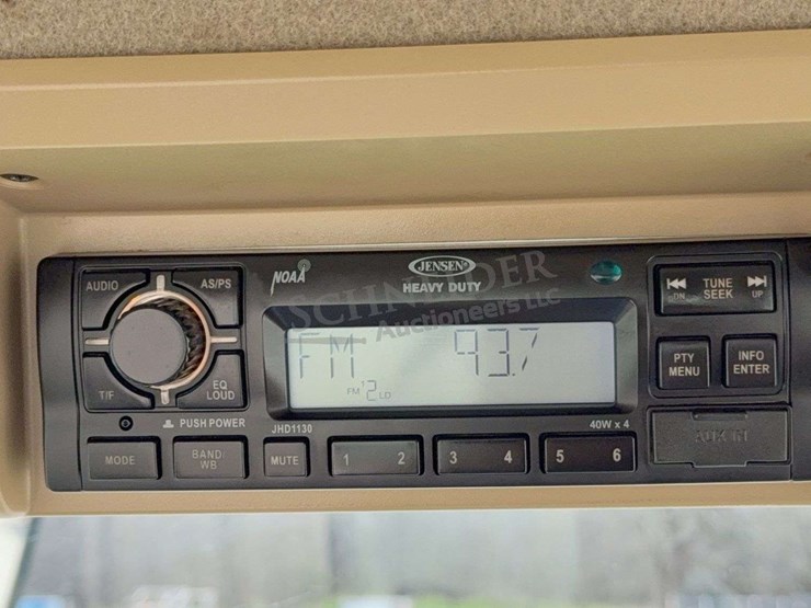 john-deere-200-image-85