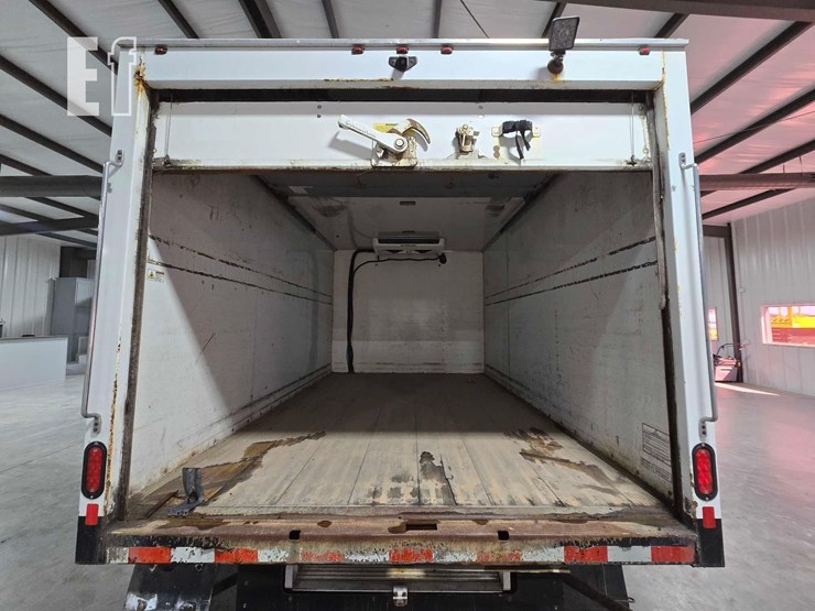 2019-gmc-savana-g1500-image-16