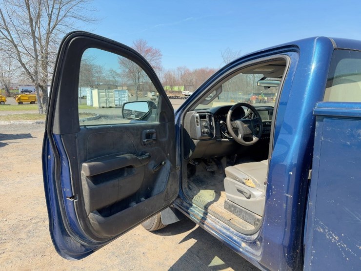 2017-chevrolet-silverado-2500hd-image-21