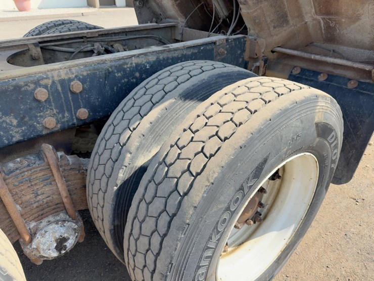 2001-mack-rd688s-image-18