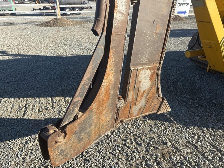 2014-deere-450j-image-32