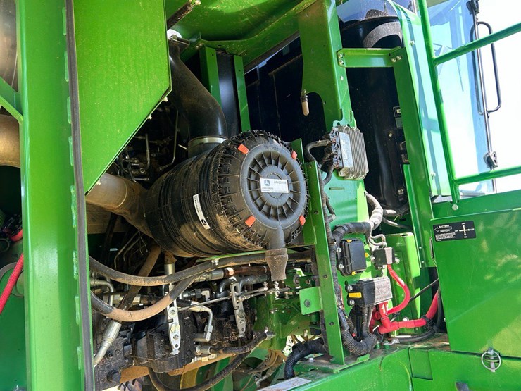 2022-john-deere-w235m-image-38