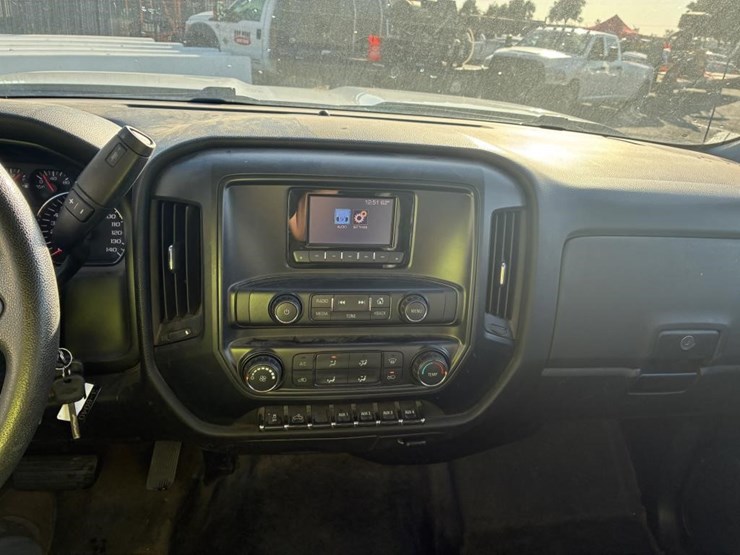 2015-chevrolet-silverado-2500hd-image-9