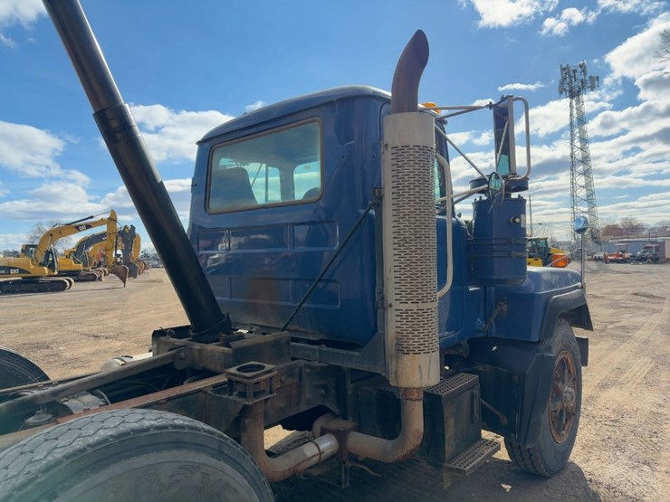 1998-mack-rd690s-image-20