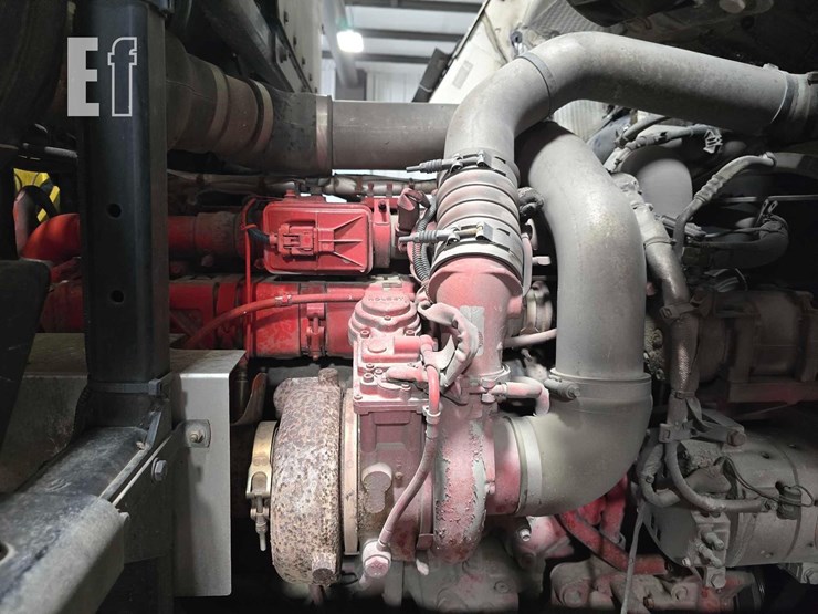 2018-peterbilt-320-image-31