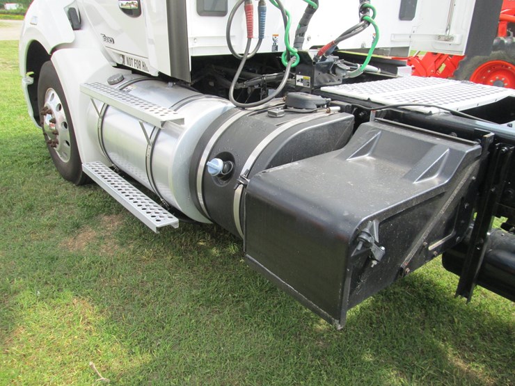 2020-kenworth-t680-image-13