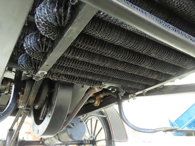 1902-curved-dash-oldsmobile-runabout-image-32