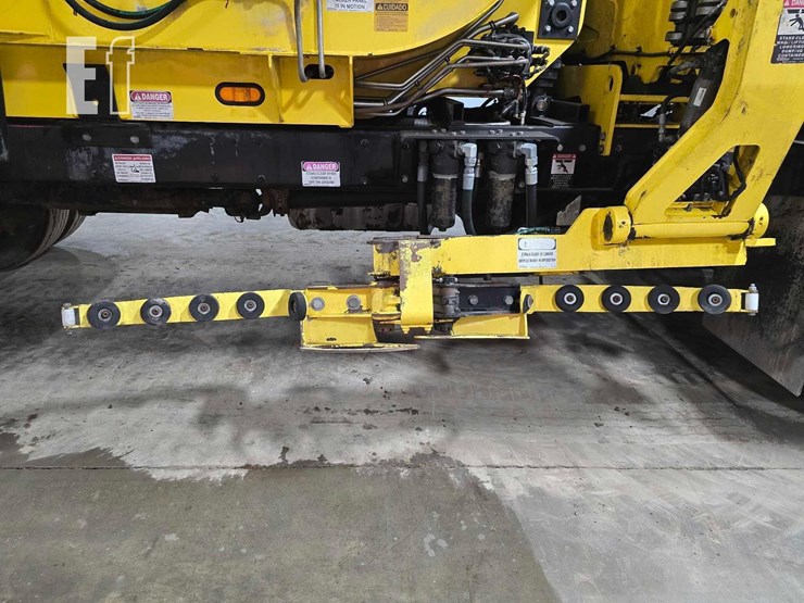 2018-peterbilt-320-image-23