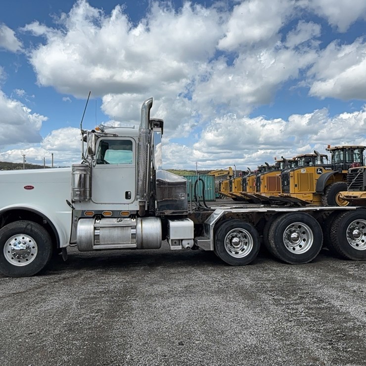 2013 PETERBILT 388