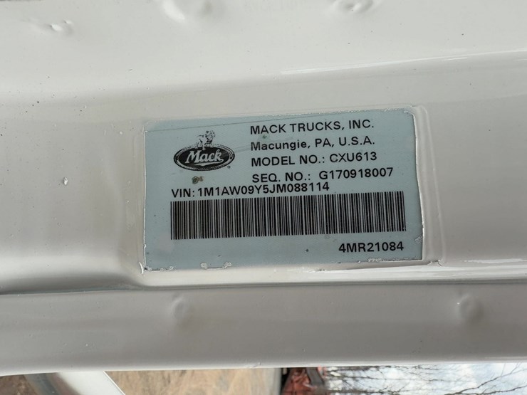 2018-mack-pinnacle-cxu613-image-30