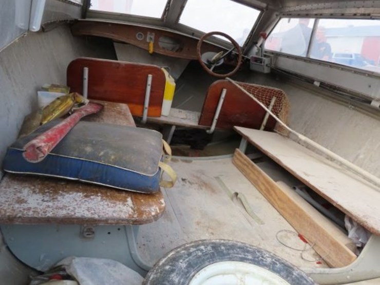 1957-9-crestliner-aluminum-boat-with-trailer-and-motor-image-10