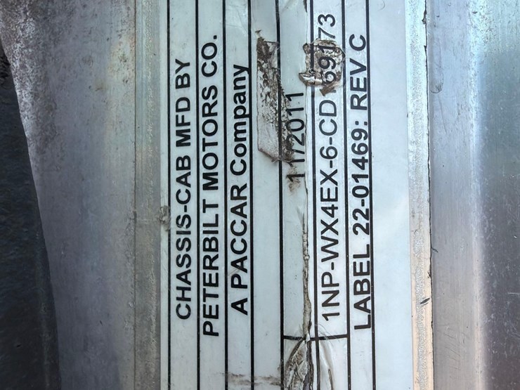 2012-peterbilt-389-image-30