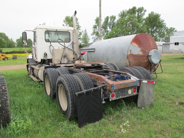 #46168-•-inop-2006-mack-613-vision-t/a-daycab-truck-tractor-1m1ak06yx6n010204-image-4