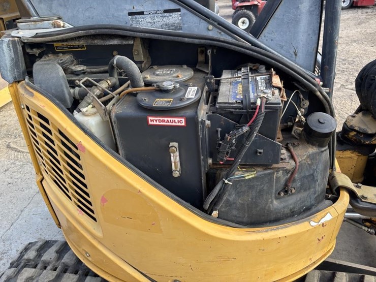 2006-deere-27d-image-32