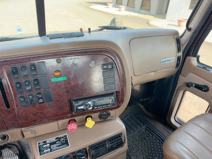 2006-mack-granite-cv713-image-32