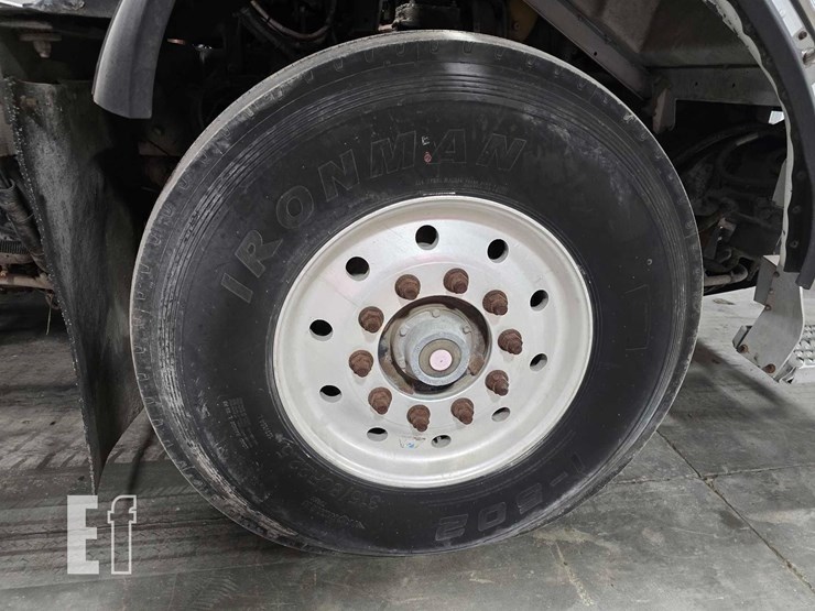 2008-peterbilt-320-image-32