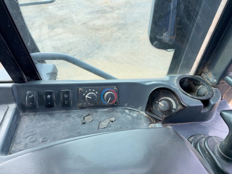 2014-deere-750k-lgp-image-41
