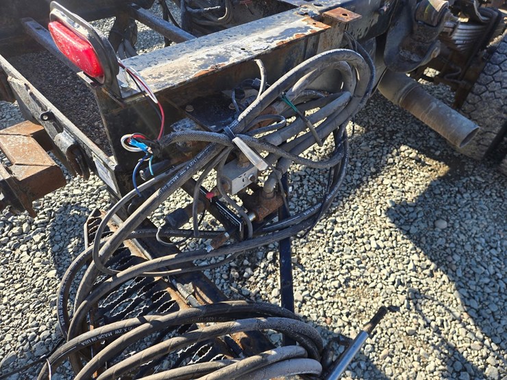 2017-massey-ferguson-8-image-32