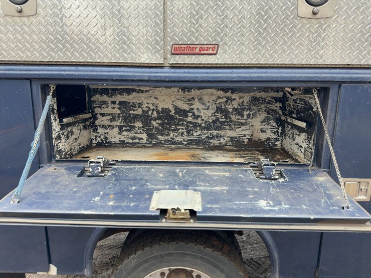 2012-ford-f550-xl-image-18